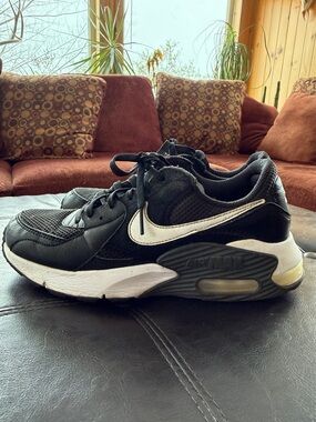 Nike Black and White Men’s Air Max Style Sneakers